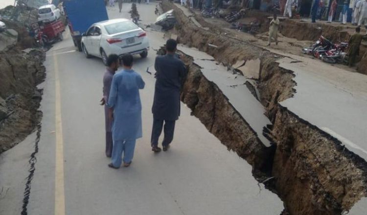 সিরিজ ভূমিকম্পে কাঁপল পাকিস্তান